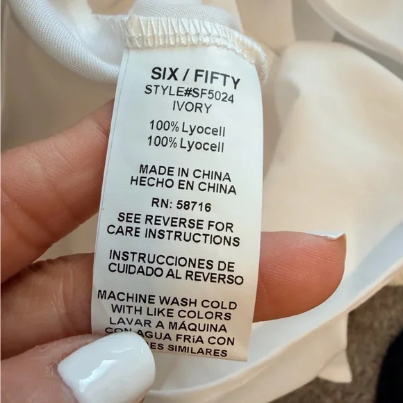 NWT SIX/FIFTY kaitlin button-back short sleeve top in white size medium women's - Picture 7 of 12